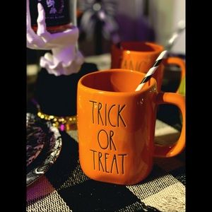 🎃🖤NEW Rae Dunn TRICK OR TREAT 2 sided Mug 🖤🎃